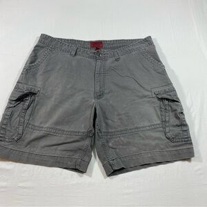 Foundry Men’s Cargo Shorts Size 44 Olive Green Cargo shorts 6 Pockets Zip Shorts